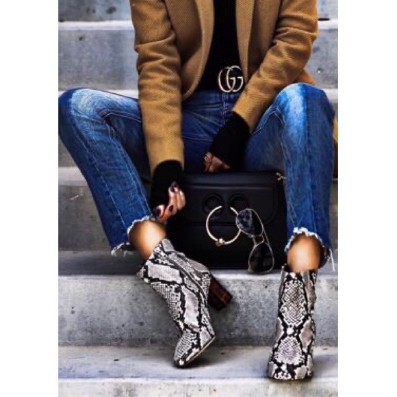 Shoes - 𝓢𝒏𝒂𝒌𝒆 𝓟𝒓𝒊𝒏𝒕 𝓑𝒐𝒐𝒕𝒊𝒆𝒔